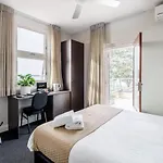 Huskisson Hotel