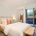 Salty Kisses Pet Friendly 1 Min Walk To Beach