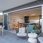 Salty Kisses Pet Friendly 1 Min Walk To Beach