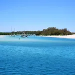 Salty Kisses Pet Friendly 1 Min Walk To Beach