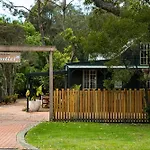 The South Coast Sandcastles, Three Cabin Compound
