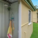 Coastal Retro House - Husky