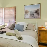 Coastal Retro House - Husky