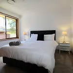 Coastal Getaway Free Wi-Fi And Games Room