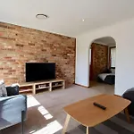 Coastal Getaway Free Wi-Fi And Games Room