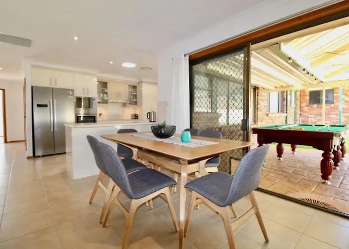 Coastal Getaway Free Wi-Fi And Games Room