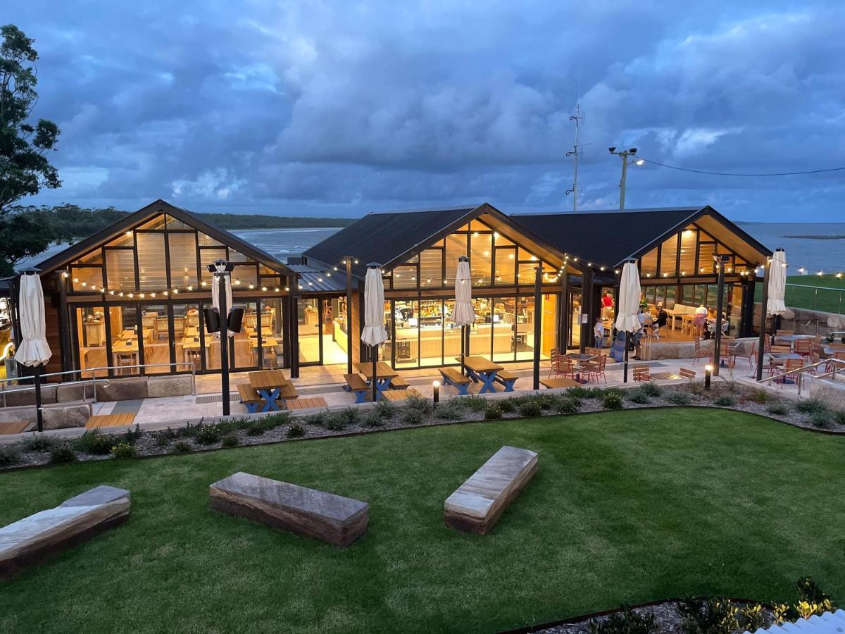 Huskisson Hotel 3*