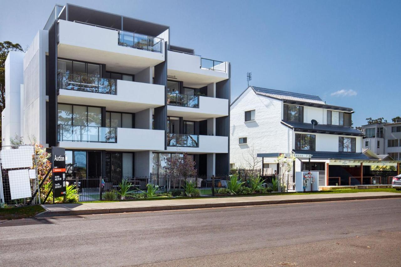 Obsidian Blue Huskisson