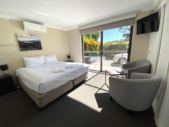 Escape 3* Huskisson