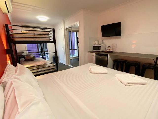 Escape 3* Huskisson
