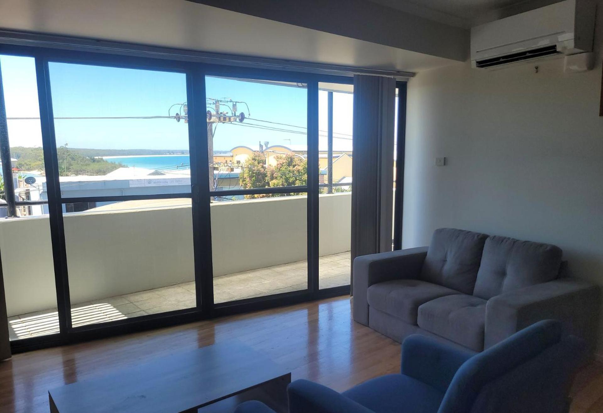 In Husky - 2 Bedroom Located In The Centre Of Town Apartment *