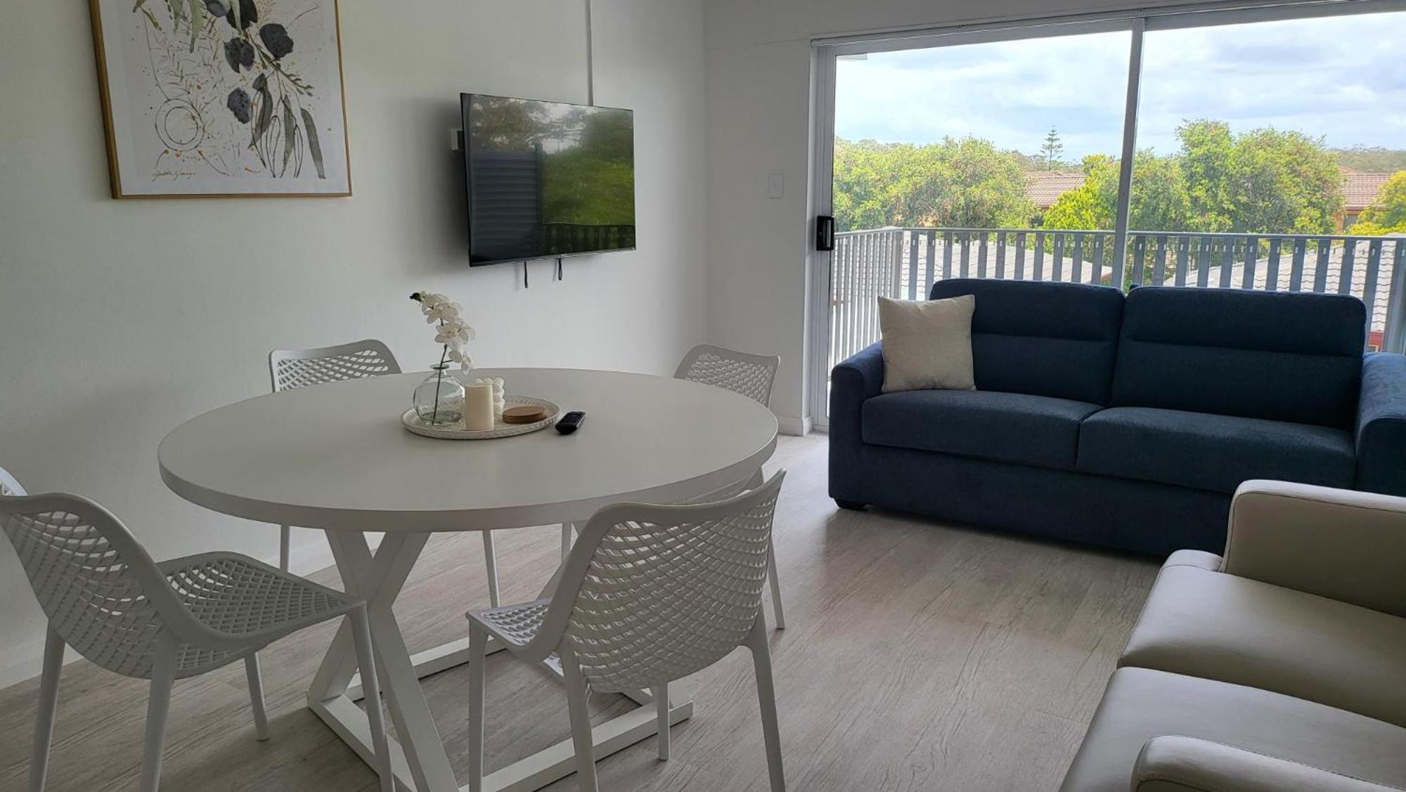 Husky 19 Beautifully Appointed - Great Location - In The Heart Of Husky Apartment